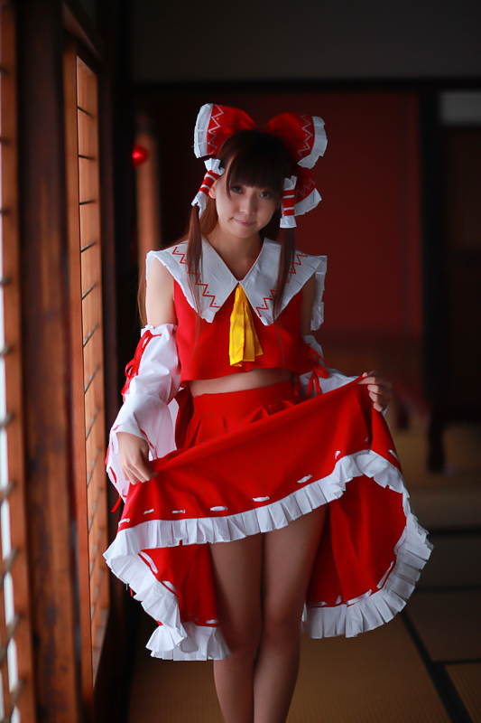 [Cosplay] Reimu Hakurei with dildo and toys - Touhou Project Cosplay